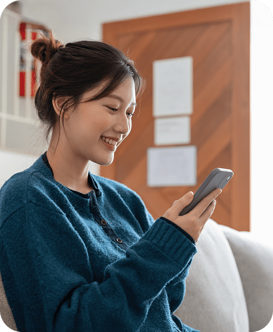 jp-livestream-user-using-phone-attachment-attachment